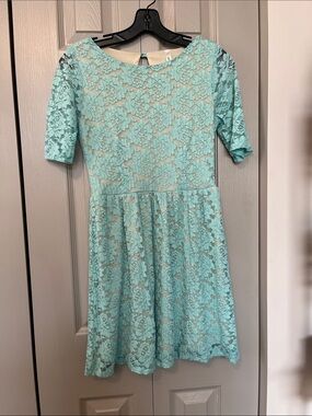 7/$20 Peppermint Aqua Lace Party Dress